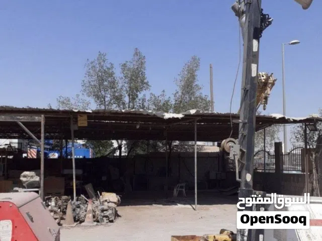 Storage space of 200m under canopy in Amghara for rent. و ارض فضى للتخزين مخزن تحت مظلة وكنتينرات