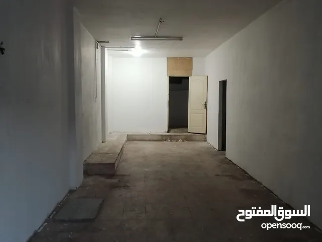 محلات للايجار الطول 12م ،العرض 3.5 الارتفاع 3م