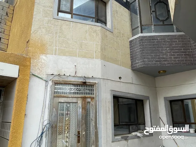 115 m2 4 Bedrooms Townhouse for Sale in Basra Amitahiyah