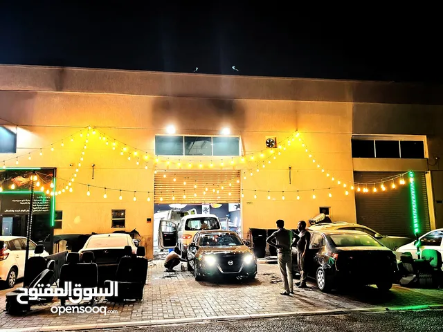 فرصة استثمارية بدخل عالي وتكاليف منخفضة، مغسلة سيارات ضخمة قرب سوق السيارات عجمان للبيع بسعر مخفض