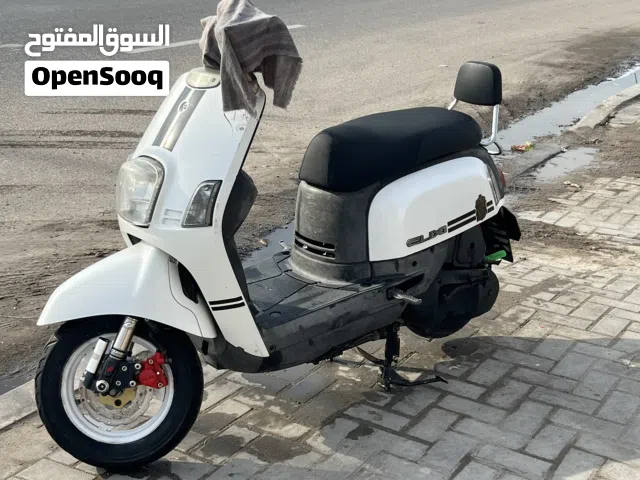 بوليسي رمبه صارلها شهرين من طلعت صدرها رياضي.  الدراجه مفوله كلشي شغال بيها ديرة سلف