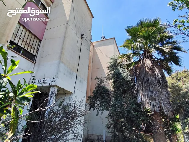 بيت مستقل في اسكان ابو نصير حاره 3 بجانب المدارس والخدمات نظام 3 طوابق للايجار