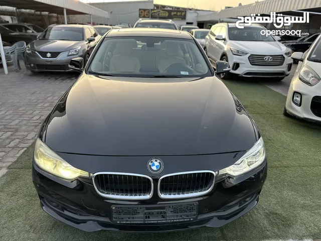 BMW 3 SERIES 318I 2019 with sunroof and GCC Specs , it’s a sport and elegant car ready for you