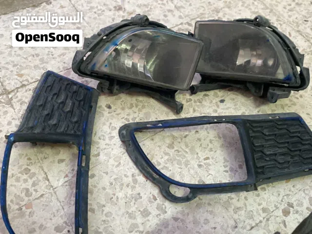 جوز اضويه كيا فورتي مع جوز كشافات و قواعدهن مع الشبك الأمامي للسيارة للبيع