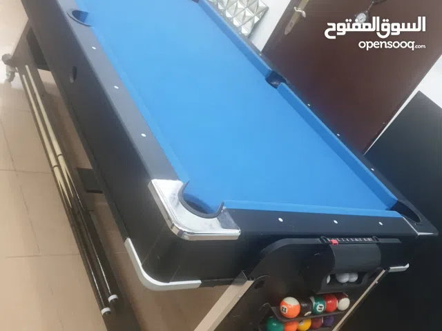 للبيع طاولة بلياردو مع ملحقاتهم  تتحول الى لعبة هوكي والى لعبة تنس طاولة تعمل على الكهرباء بها عجلات