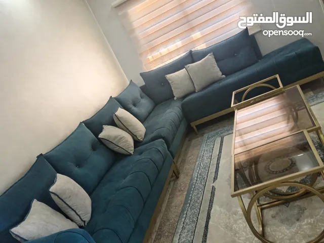 جلسة قعدة لبيت عرسان استخدام 3 سنين نظيفة ومرتبة وخشبها تقيل، لون تركواز