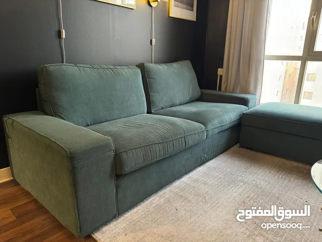 Sofas with coffee table in a good condition قنفات للبيع