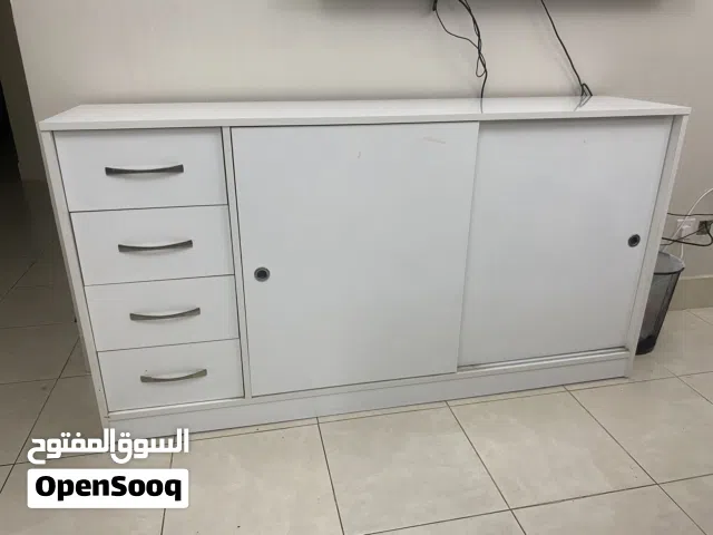 وحدة تلفزيون مستعملة بحالة ممتازة