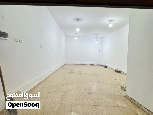 مخازن او محل للإيجار