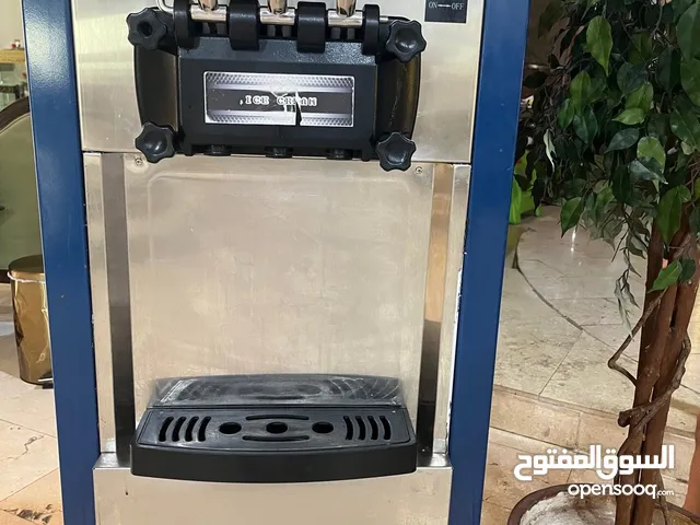 للبيع مكينة برد ( ايس كريم ) نكهتين والثالثة مكس حالتها جيدة جداً