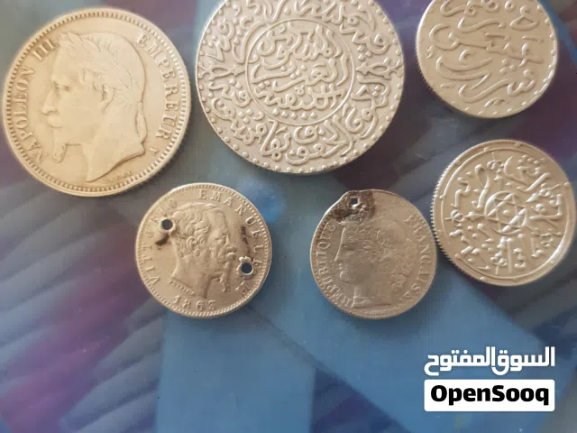 أشياء أثرية للمهتمين التقييم ثم البيع