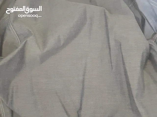 مجموعة ملابس جزء جديد و جزء مستعمل استعمال خفيف جدًا للبيع بألوان و خامات و أسعار مختلفة.