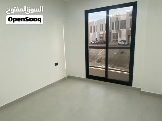 شقة للإيجار في العذيبة (خط أول)