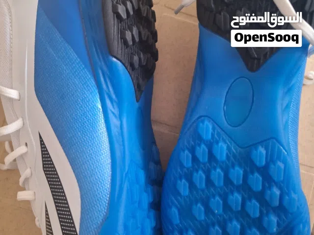 حذاء رياضي جديد لم يت استعماله ولا مرة مقلد تقليد جيد