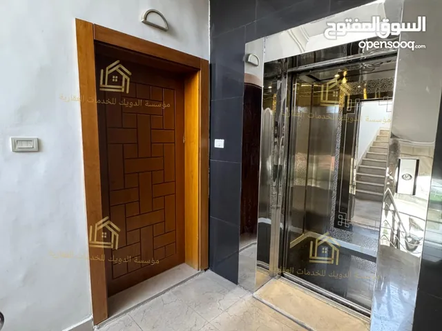 شقة فاخرة - لم تسكن - دير غبار - 3نوم 1ماستر - 220م - بإطلالــــه مميزة - قرب الخدمات العامة