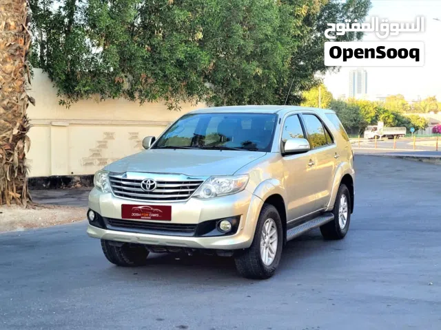 TOYOTA FORTUNER SR5 MODEL 2015 WELL MAINTAINED ONE YEAR PASSING AND INSURANCE