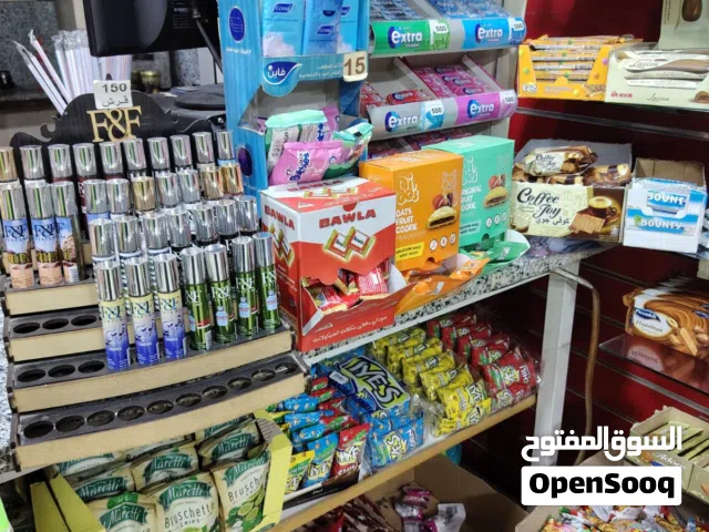 للبيع محل قهوة وماركت جاهز للعمل — موقع ممتاز