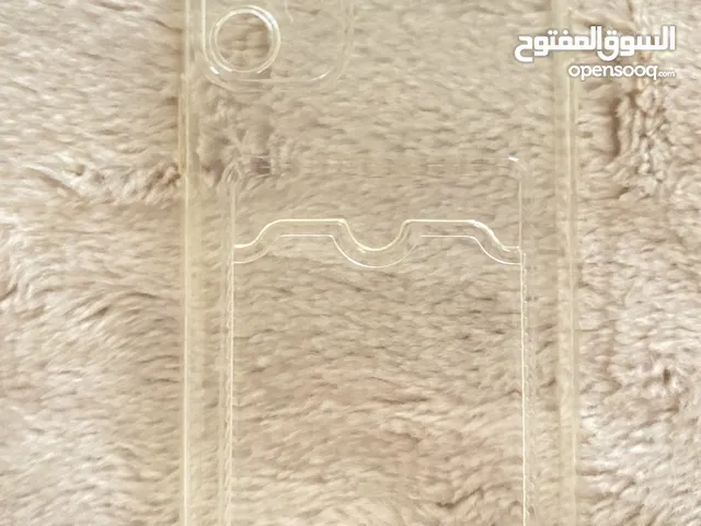 كفر آيفون 11 عادي جديد مستعمل يوم واحد تقدر تحط أي شيء ورا الكفر وفيه حمايه التيلفون من كل الجوانب