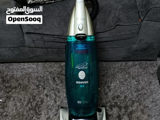 هذه مكنسة هوفر الكهربائية العمودية DM4523.  الطاقة القصوى: 2000 واط. نوع خزان الغبار: بدون كيس. اللو