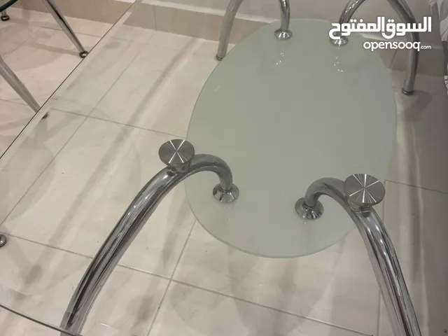 طاولة زجاج