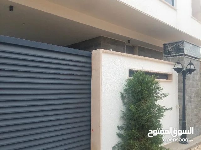 640 m2 5 Bedrooms Villa for Sale in Tripoli Other