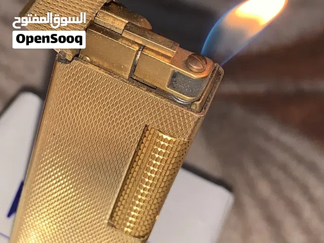 ولاعة Dunhill Rollagas مطلية بالذهب.