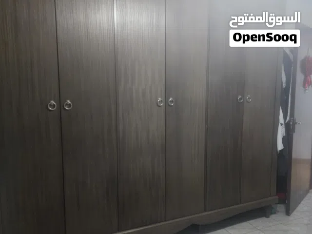 خزانة من هوم سنتر نفس الجديد وقوية وخشبها ماكن