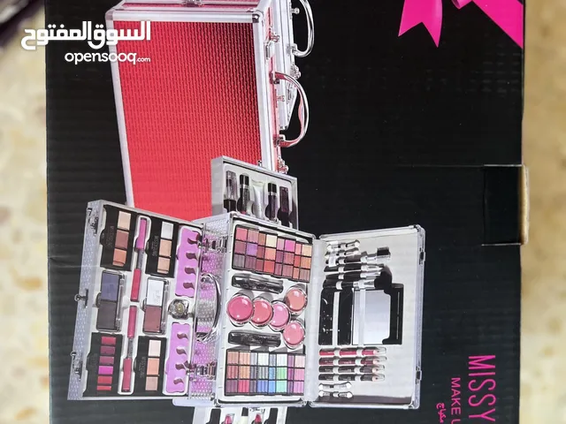 حقيبة متنوعة من المكياج جديدة