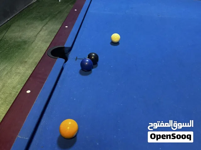 طاوله بلياردي مع اتنين ستيكات وسريه كور وزيرو للبيع