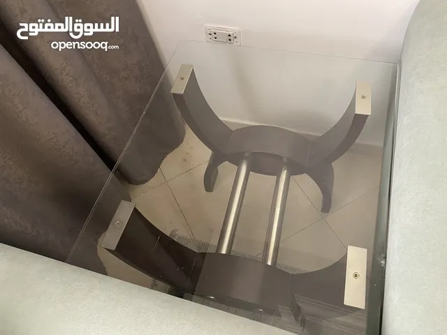 طاوله وسط زجاج سيكوريت بحاله ممتازه
