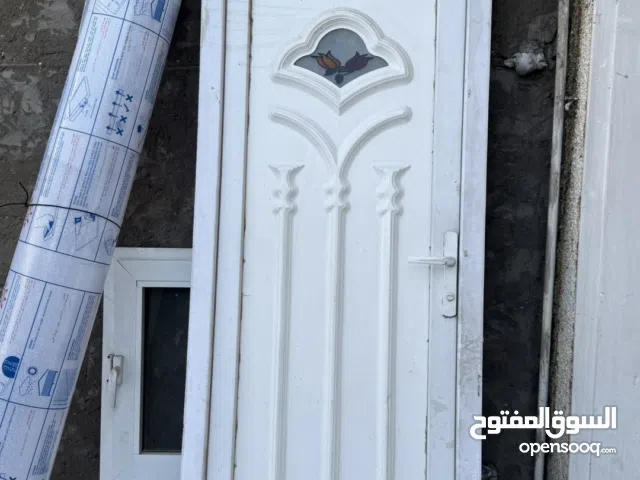 شباك و باب المنيوم بحالة جيدة جدا
