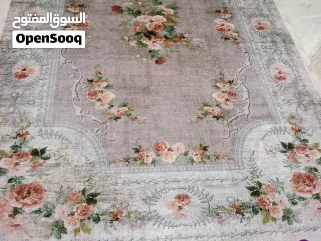 كفر سجادة الدهر دوتس مقاس 2*3 خامة تقيلة جديد لم يستخدم ولا مرة . 2 ستارة قماش تركي مستورد جديدة