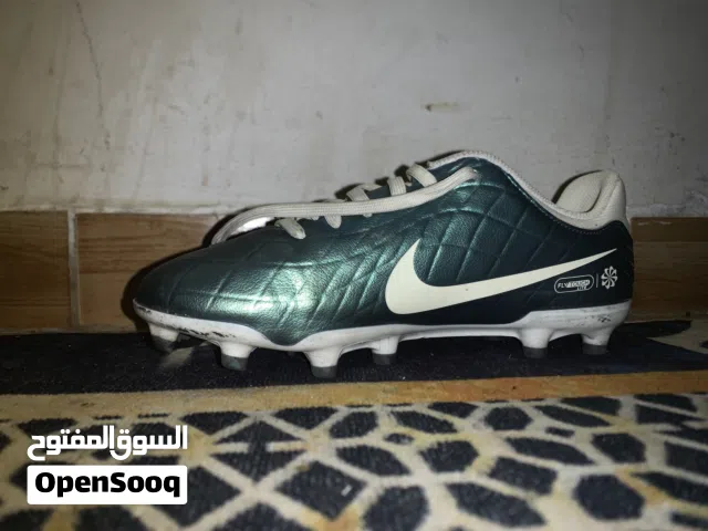 للبيع أو البدل: حذاء كرة قدم Nike Tiempo (إصدار ميتاليك مميز) نمرة 38/39 متوفر معاينه