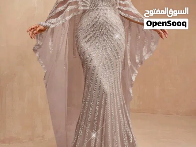 للطلب من shein شي ان أفخم الفساتين و الموديلات الحديثة بأسعار تنافسية و توفر جميع المقاسات و الألوان