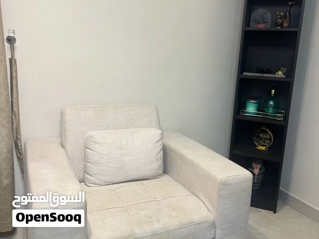 للبيع كراسي عدد 2 من هوم سنتر بحالة جيدة