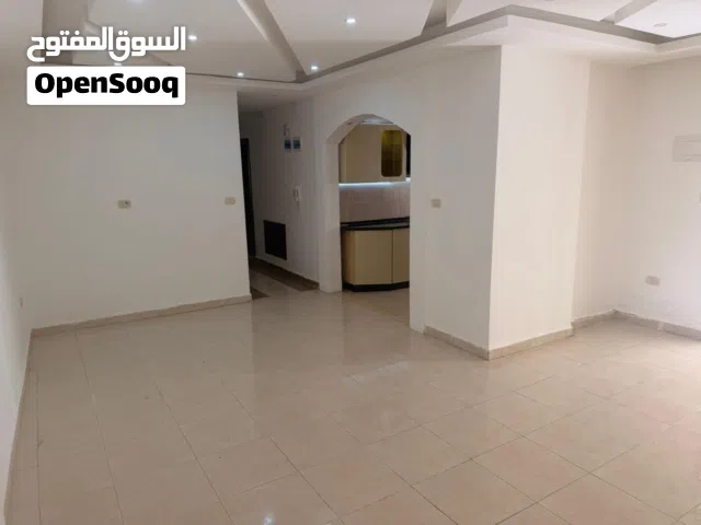 شقة أرضية فارغة مع حديقة كبيرة للبيع