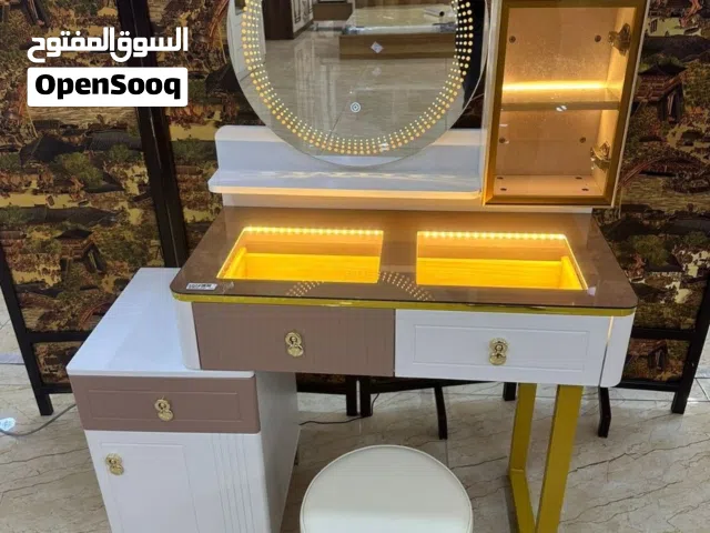ميز تواليت إنارة