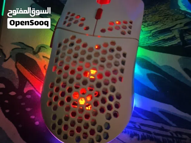 ماوس جيمنج فل ار جي بي تقدر تتحكم فيه و الماوس نضيف مع ماوس باد