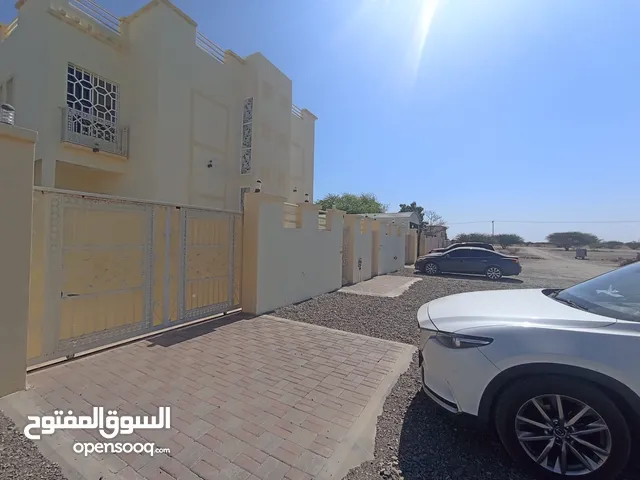 200 m2 3 Bedrooms Villa for Rent in Al Batinah Sohar