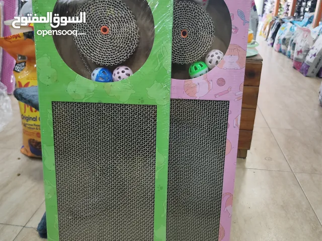 خداشة قطط مع سلك حديد و فارة و طابات من الداخل
