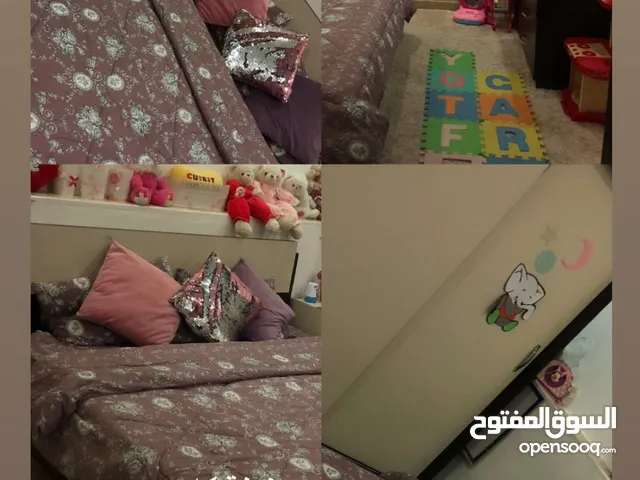 غرفة نوم بحالة جيدة خزانه / تسريحة / تخت مزدوج