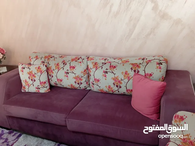 طقم كنب نظيف جدا استعمال خفيف للبيع