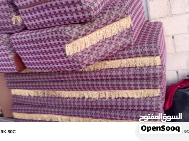 طقم جلسه بفرش غرفه 4×5 ولانقشه فيه بحال الوكاله كلفني تفصيل 500 كل فرشه باارتفاع نص كنبايه طقم عالي