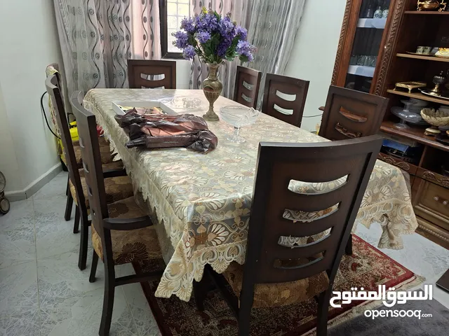 سفرة 8اشخاص خشب ثقيل فرشات عدد 3 سجادة 3*4