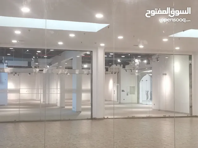 للايجار مساحات مختلفه تصلح معرض او مشغل ملابس متوفر 100 متر و 200 متر و 300 متر