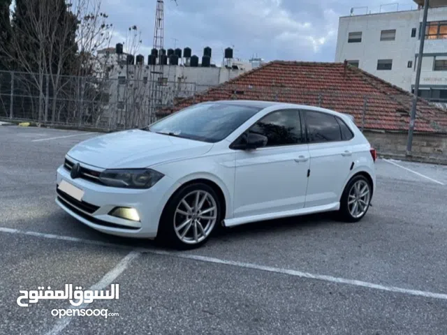 Vw polo اوتوماتيك اصل 1000 تيربو بنزين  فللللللللللل عدا فتحه  سياره بحاله الوكاله