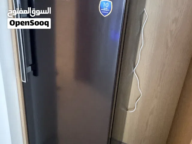Fridge (with freezer compartment)