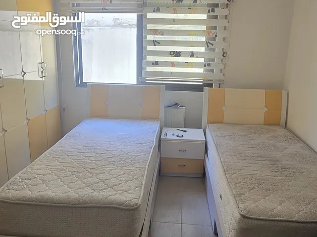 غرفة نوم شبابية بحالة الوكالة لا تستخدم الا لفتره قصيرة جدا للبيع