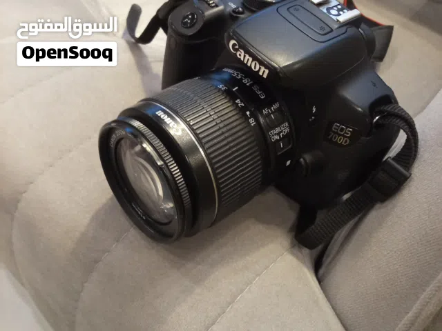 كاميرا كانون 700d نظيفة مع حقيبة وبطارية وشاحنة وكاتريدر ناقل للصور والفيديوهات السعر 550