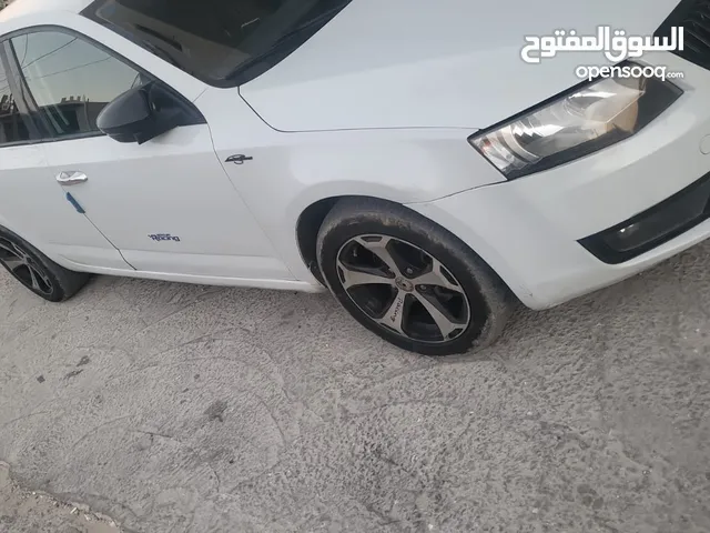 سكودا اوكتافيا صالون منور 1600 قير عادي اصل عمومي منفوضه صح